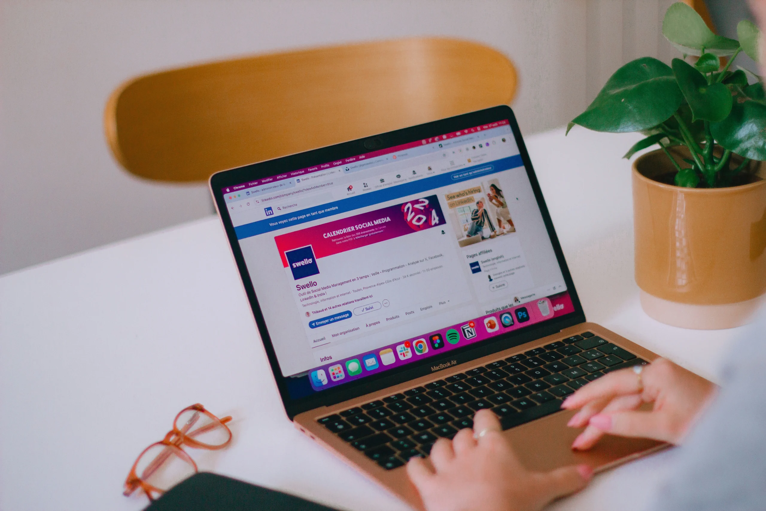 Social media mangement service